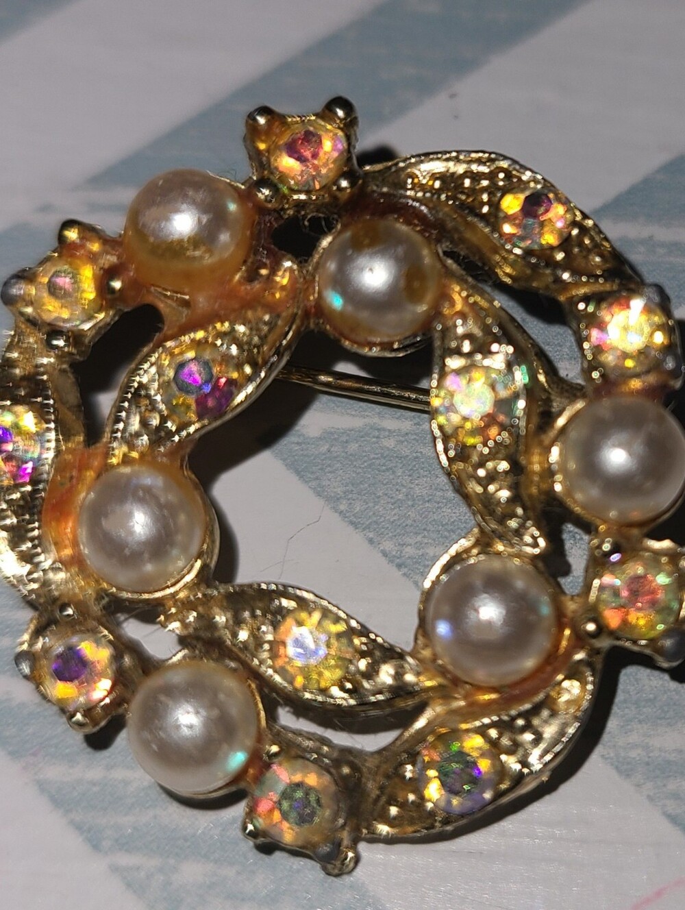 Vintage 1960s Gold Tone Wreath Brooch - Faux Pearl & Aurora Borealis Rhinestones